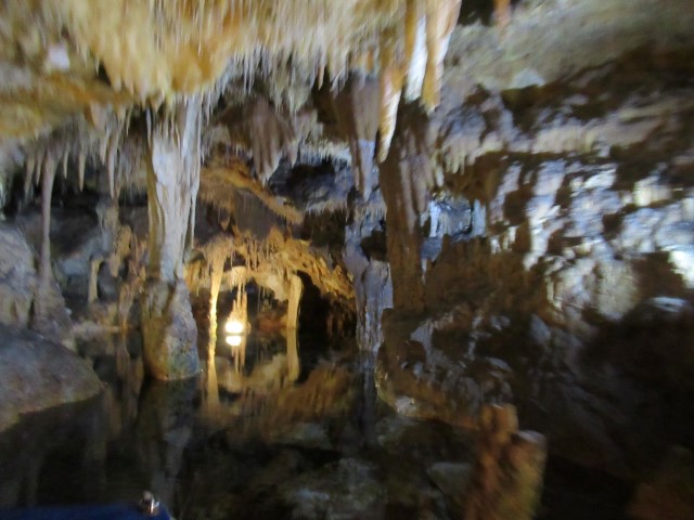Bizarre rotsformaties in de grot
